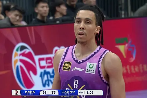 更是对他在 更是对他在